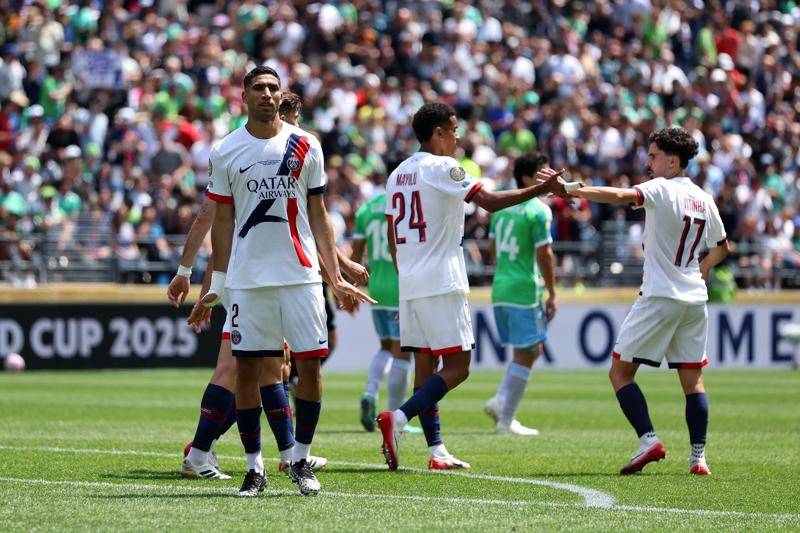 包含葡超加时末段再迎强敌,达拉斯独行侠遗憾出局,主帅态度:更衣室稳定,资深球员宣示担当的词条 包含葡超加时末段再迎强敌,达拉斯独行侠遗憾出局,主帅态度:更衣室稳定,资深球员宣示担当的词条